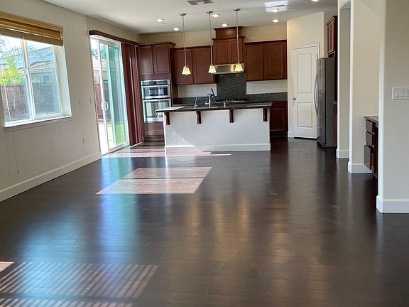 4th image of 7901 Apple Tree Way