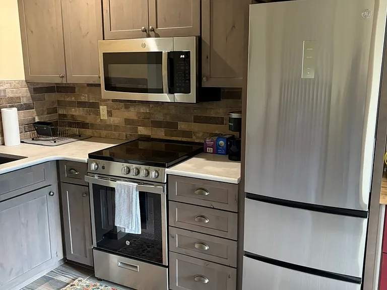 350 Country Club Dr — Photo 2