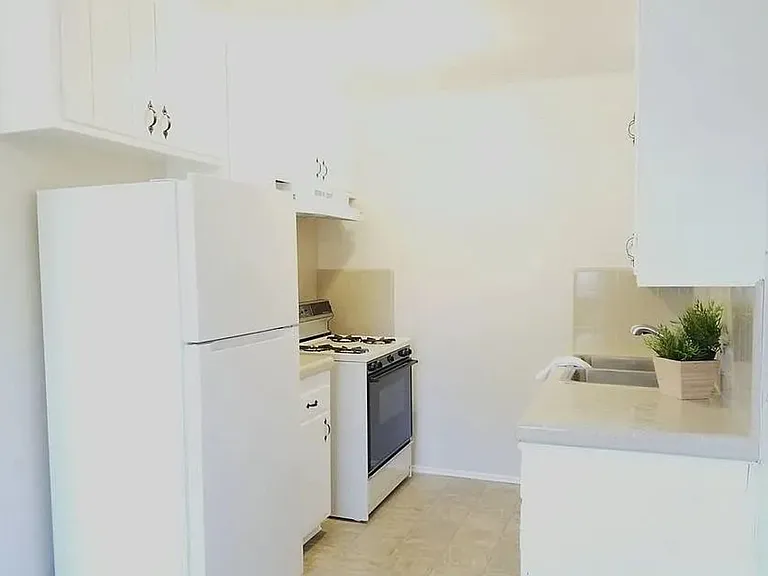 4822-4826 Cypress St — Photo 3