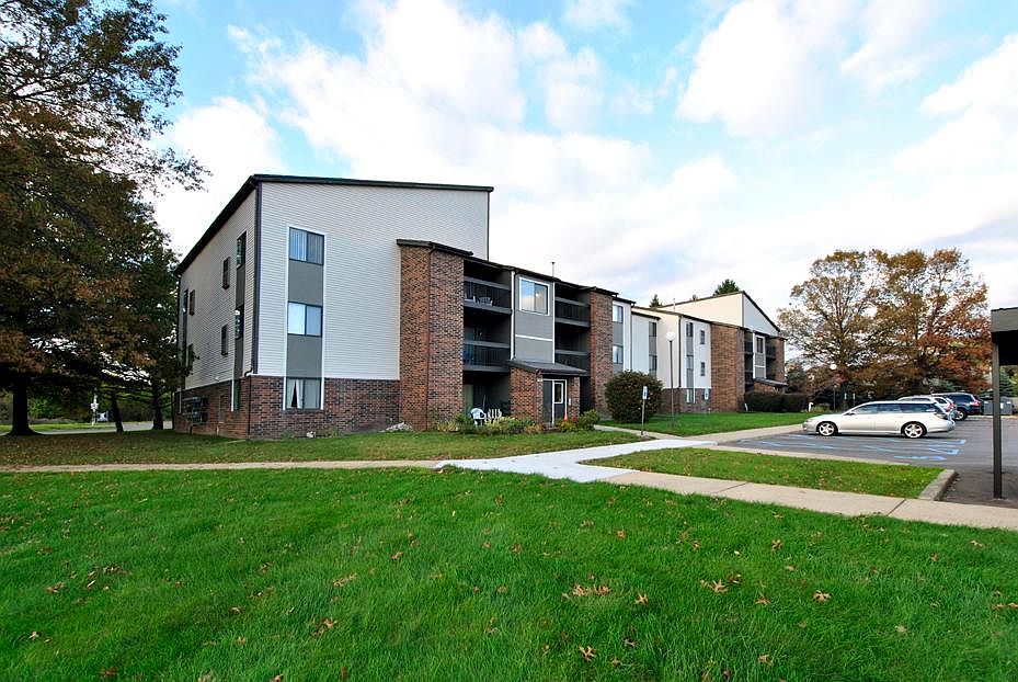 1st image of 6389 Village Green Cir APT 4