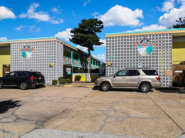 View of Surfrider from W Ocean View Avenue