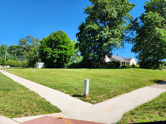 4th image of 4236 Hunsberger Ave NE