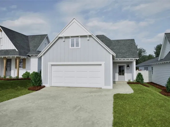 121 Woodland Cir, Opelika, AL 36801