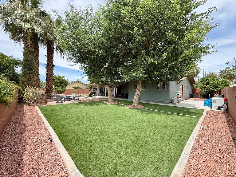 1120 S Hereford Ave — Photo 31