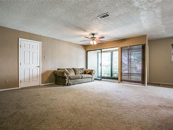 4th image of 2104 Willow Ln