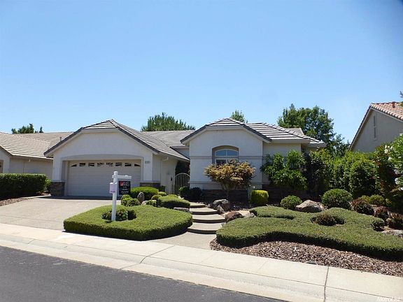 2nd image of 8108 Stagecoach Cir