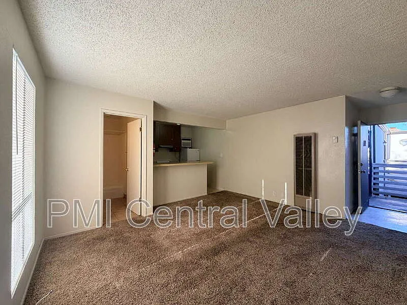 Studio, 1.0 bath, 300 sqft, $975 — Photo 3