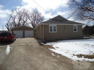 1506 17th St, Emmetsburg, IA 50536