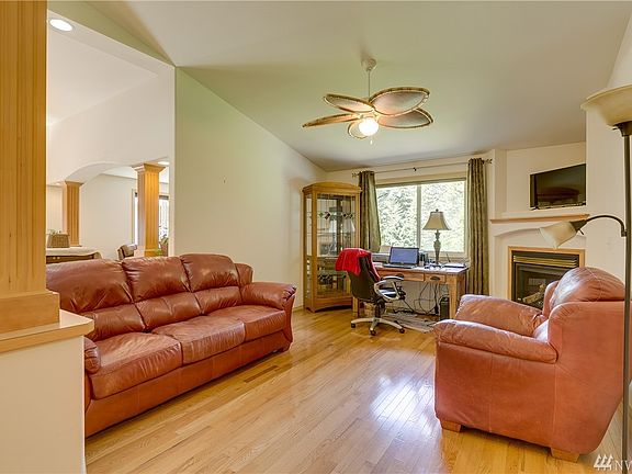 3rd image of 21827 54th Pl NE