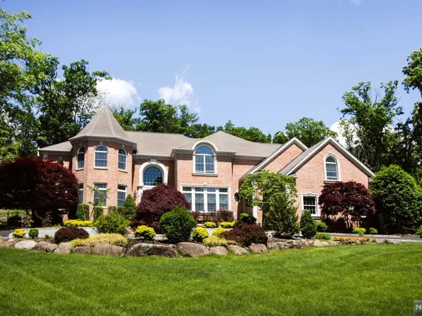 212 Forest Ridge Ct, Franklin Lakes, NJ 07417