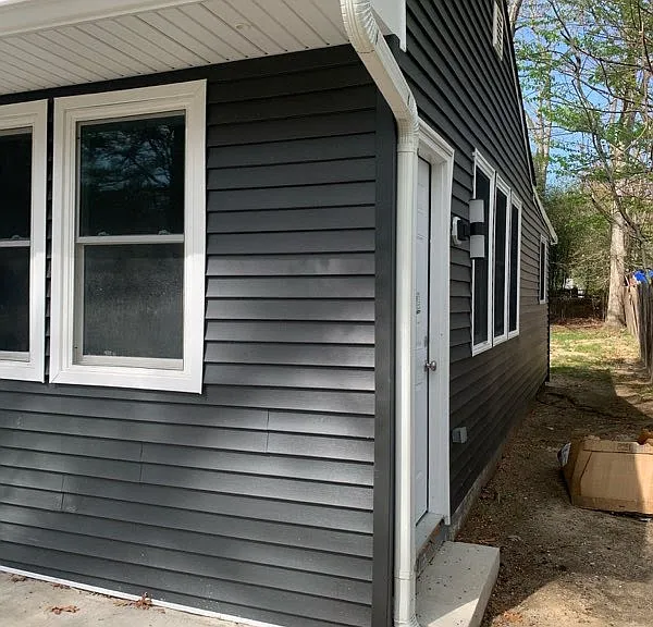 1404 Marshall St — Photo 3