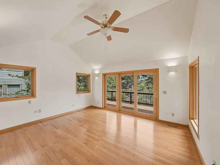 637 NW Silver Buckle Rd — Photo 38