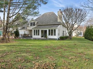 545 Hampton Rd APT 25, Southampton, NY 11968