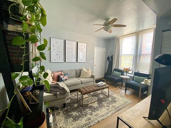 3rd image of 922 W Armitage Ave APT 3R