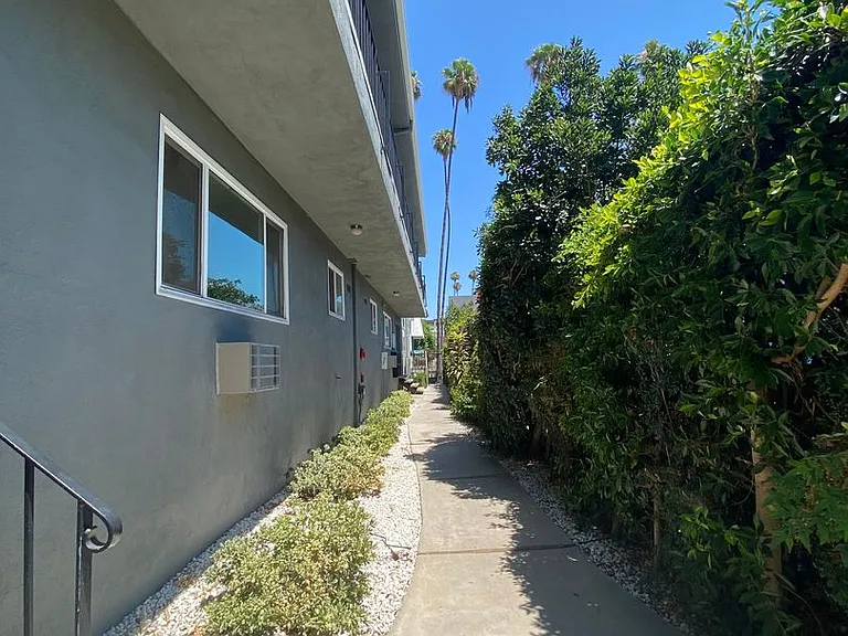 981 Elden Ave #18 — Photo 8
