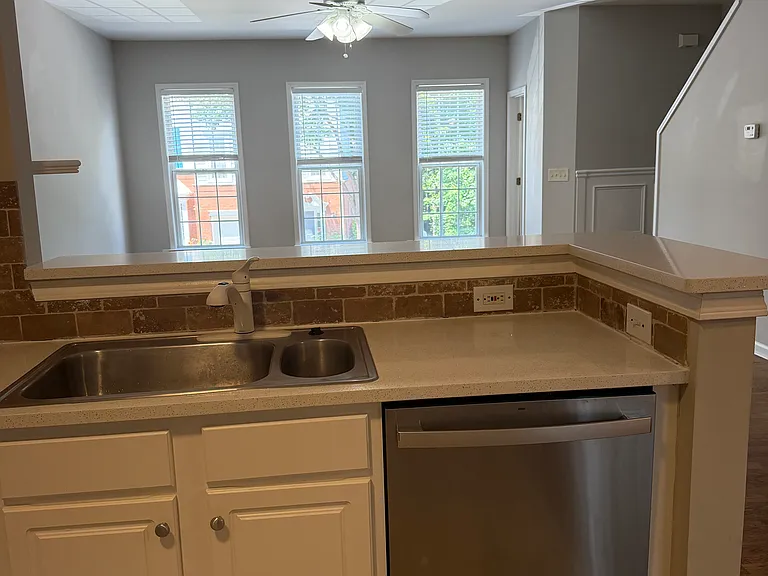 3946 Howell Park Rd — Photo 6