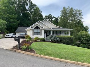 110 Quail Run Rd, Johnson City, TN 37601