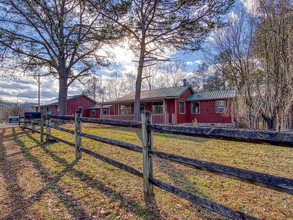 1st image of 145 Pine Hollow Way