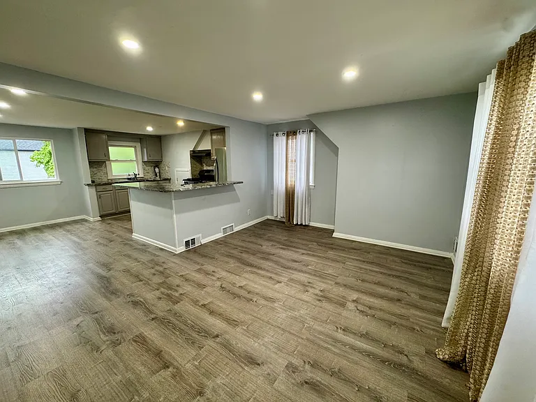 347 E 29th St #2 — Photo 15