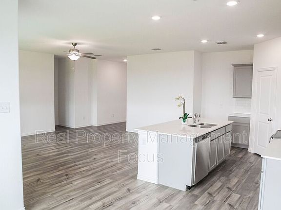5th image of 4817 Woodloch Dr