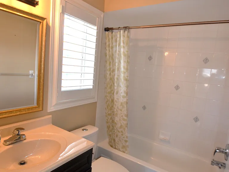 10719 Bathurst St #7 — Photo 12