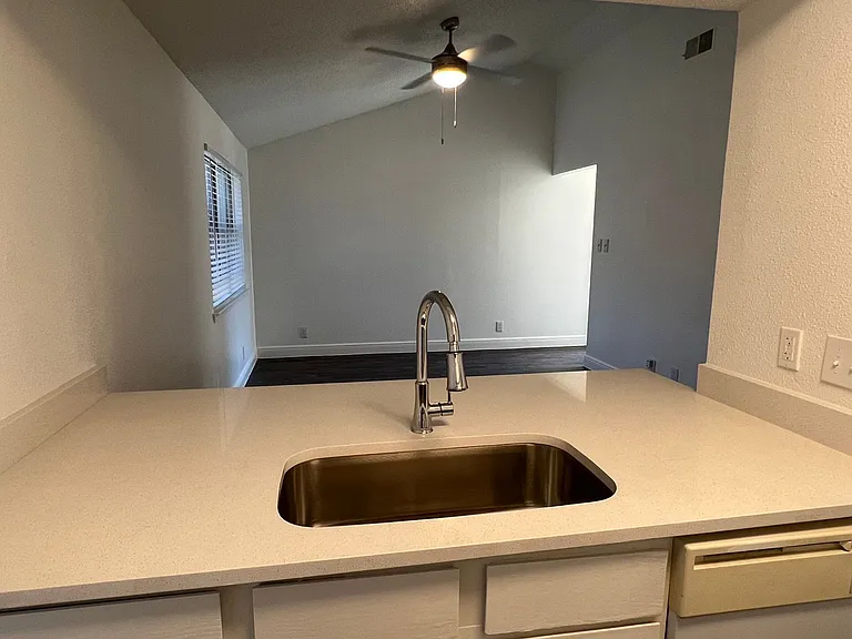 St. Edwards Place Apartments — Photo 30