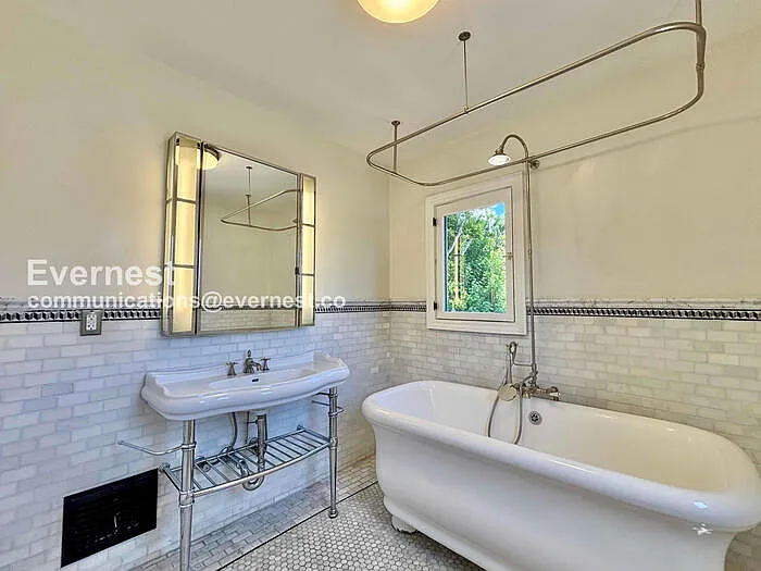 132 N Crescent Heights Blvd — Photo 24