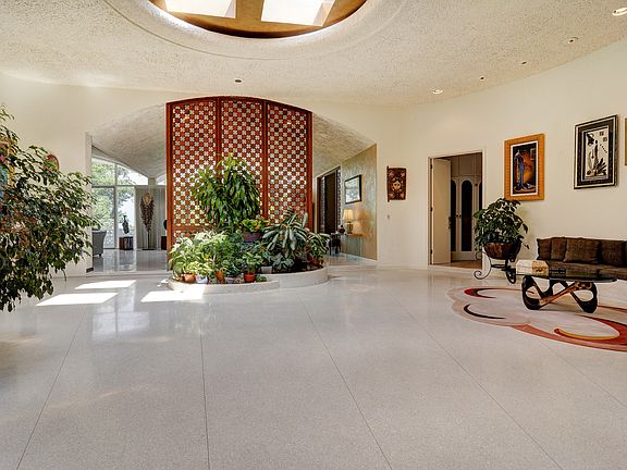 5th image of 230 Crestwood Dr