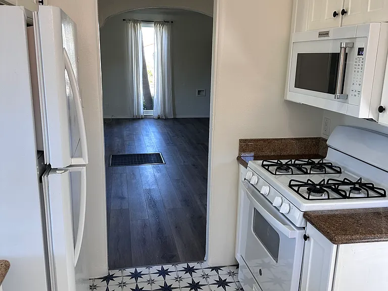 279 Bennett Ave — Photo 7