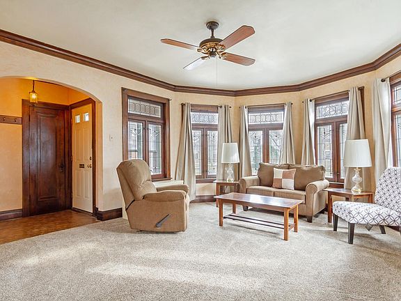 2nd image of 982 Rose Ave
