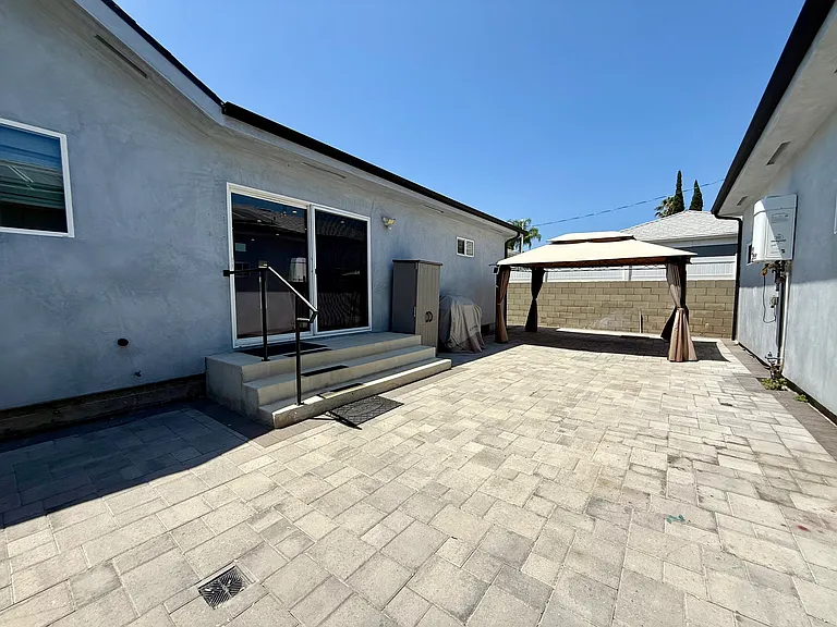 2428 N Lincoln St — Photo 30