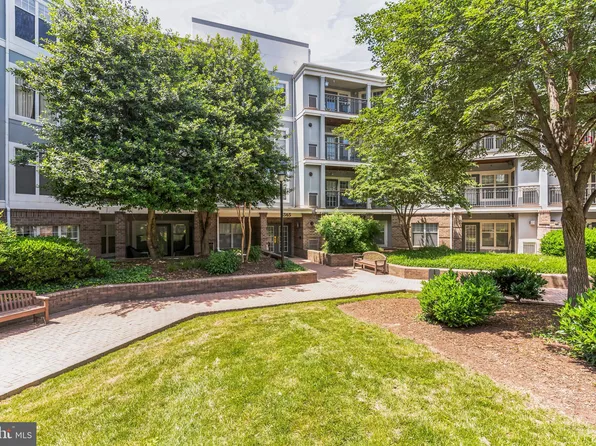 5565 Seminary Rd APT 409, Falls Church, VA 22041