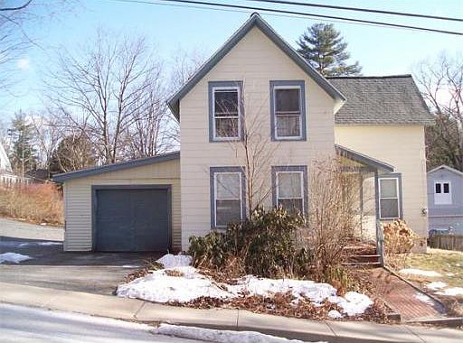 2nd image of 128 Mechanic St