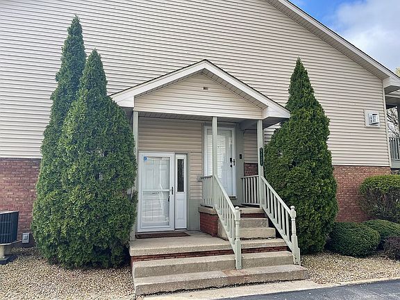 4th image of 9833 Parkway Dr