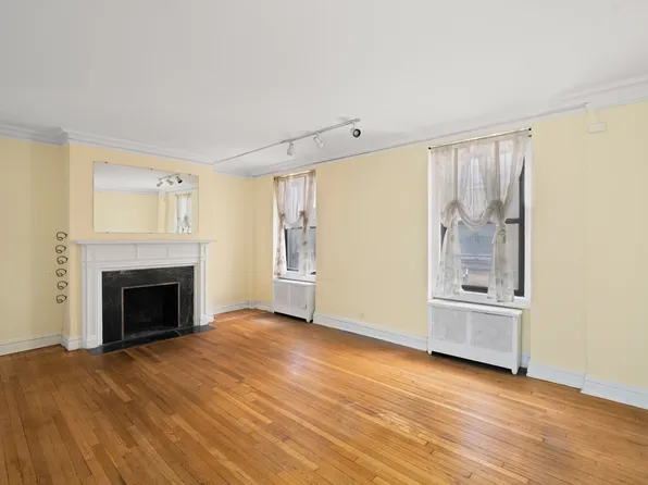 135 West 58th Street 1C image 2 of 8