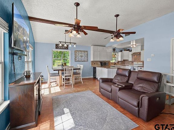 5th image of 15601 Wilkinson Dr