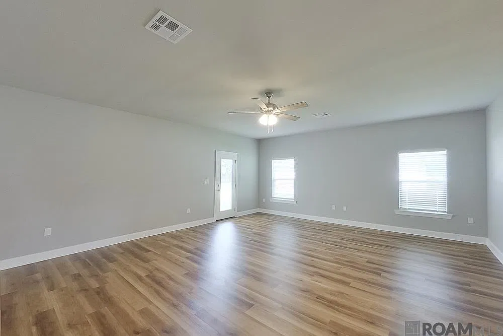 4 bed, 1950 sqft, $2,125 — Photo 3