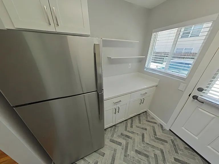 1054 Noel Dr — Photo 9