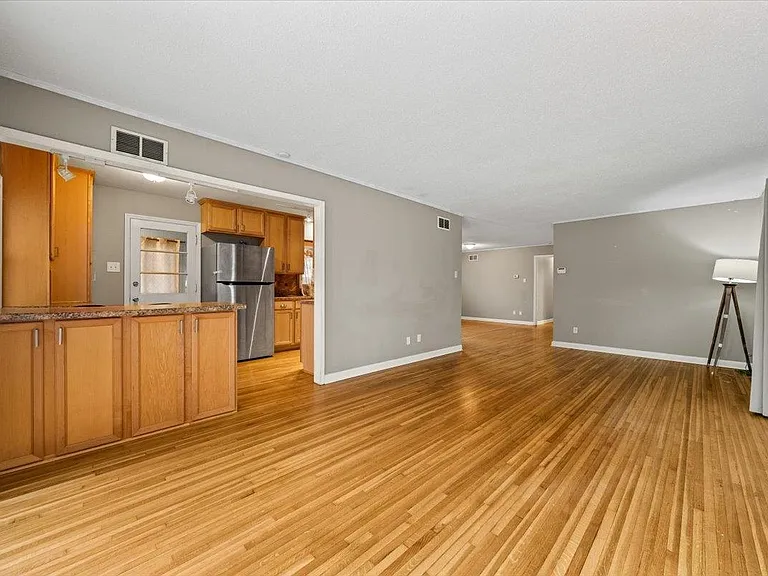 1073 Ivy Rd — Photo 8