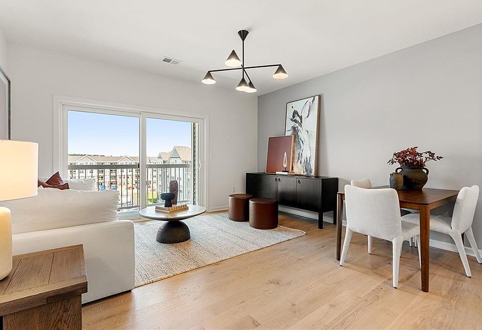 1st image of 141 E Point Dr #104