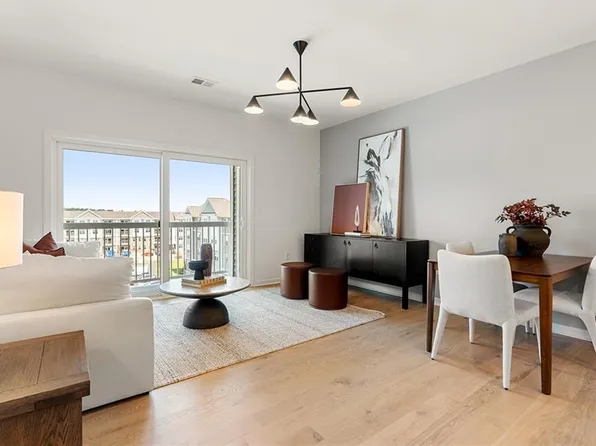 141 E Point Dr #104, Rumford, RI 02916