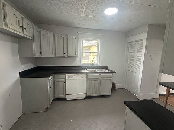 3rd image of 720 Baldwin Ave