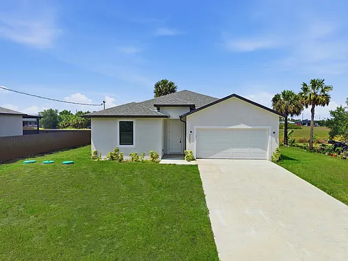 3031 NE Beechwood Cir Photo 1