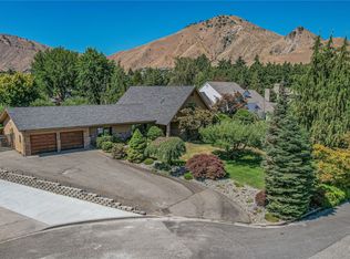 412 Castleview Pl, Wenatchee, WA 98801