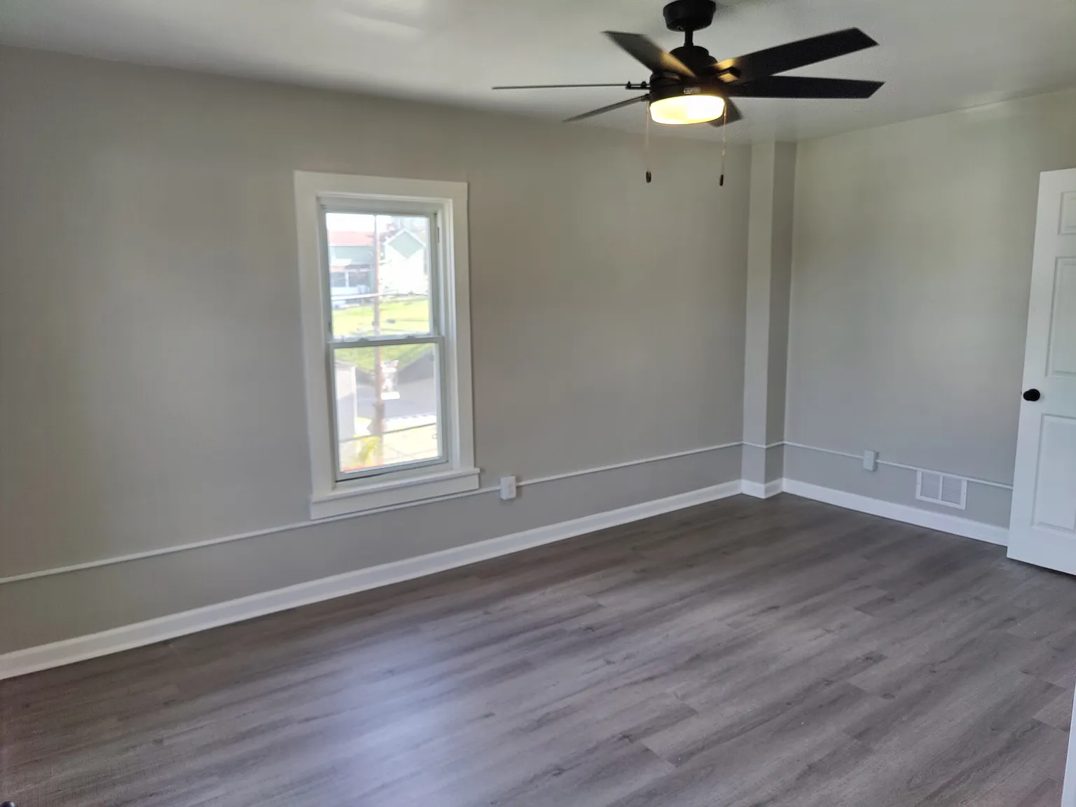 2 bed, 1080 sqft, $1,200 — Photo 2