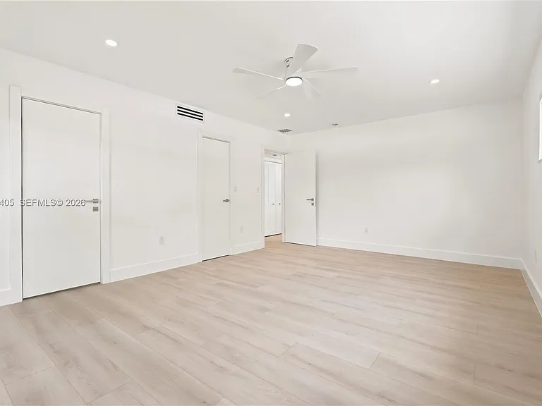260 Sunrise Dr #E — Photo 10