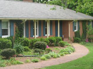 1720 Turfwood Dr, Pfafftown, NC 27040