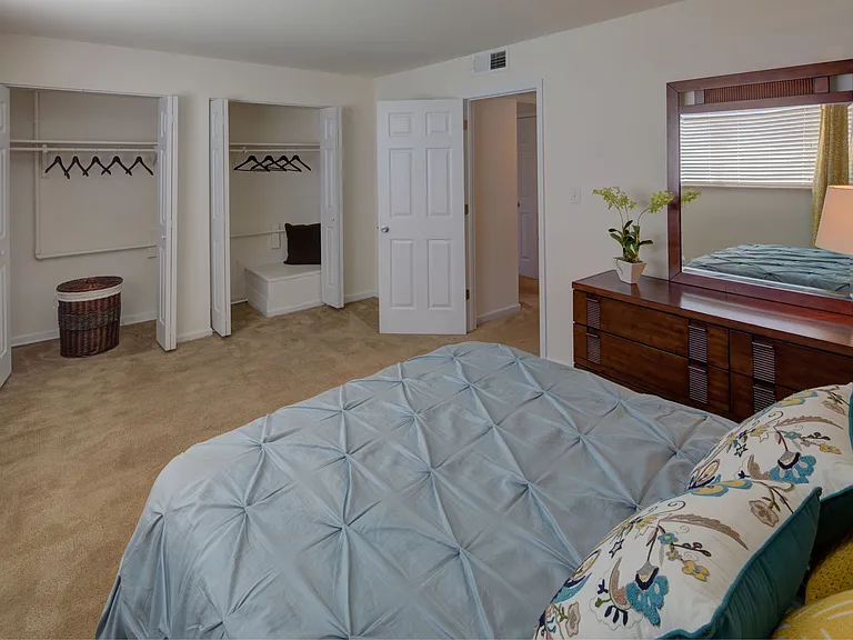 Emerald Point Apartments & Townhomes — Photo 14