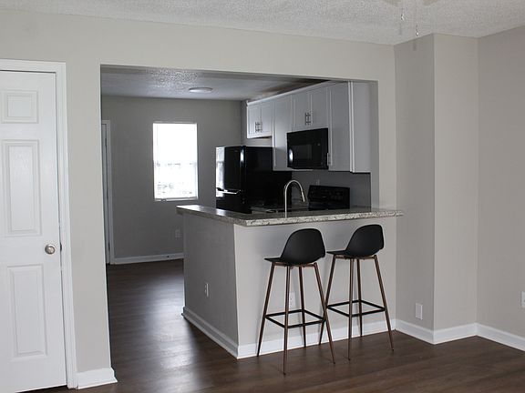 Townhouse Livingroom_06052023