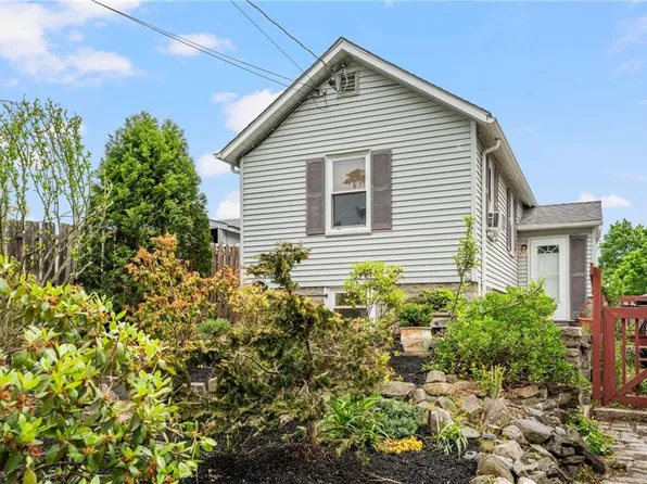 84 Ash Ave, Cranston, RI 02910